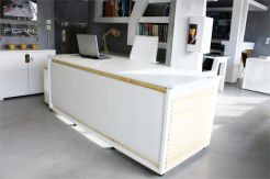 Anda Suka Lembur, Meja Kantor Hybrid Ini Harus Segera Dibeli!