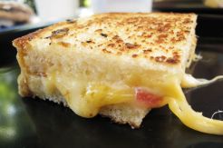 Mau Bikin Sandwich Keju Buat Bekal Sekolah Anak. Coba Resep Ini