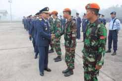 Upacara Kenaikan Pangkat di Tengah Kabut Asap