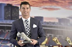 Cetak 501 Gol, Ronaldo Raih Trofi Spesial