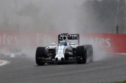 Duo Mercedes Tenggelam di Sesi Latihan Kedua