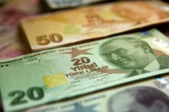 Lira Jatuh Terparah dalam Lima Pekan Pascapemboman
