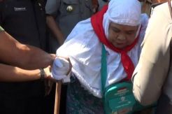 Berdesak-desakan dengan Penjemput, Jamaah Haji Palopo Pingsan