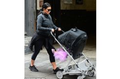 Hamil Besar, Kim Kardashian Cuti Pakai High Heels