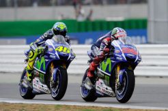 Bos Yamaha Khawatir Rossi atau Lorenzo Bakal Curang