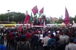 Mahasiswa: Tarik Mandat...