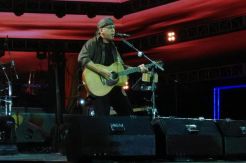 Iwan Fals Getarkan Panggung HUT MNCTV