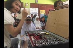 486 Siswa SD di Bekasi Dapat Kacamata Gratis