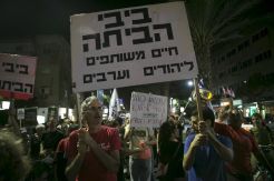 Ribuan Warga Israel Gelar Demonstrasi Damai di Tel Aviv