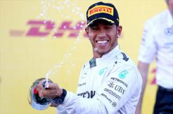 Hamilton Raja Baru di Pentas Jet Darat
