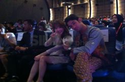 Park Bo Young Selfie Bareng Reza Rahardian dan Rio Dewanto