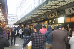 Segarnya Sushi dan Sashimi di Tsukiji Fish Market