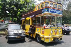Penjelasan Ridwan Kamil Soal Status Kepemilikan Bus Bandros