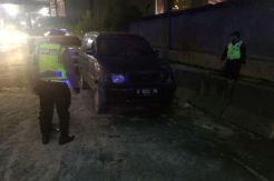 Mobil Mitsubishi Kuda Terbakar di Tol Tomang