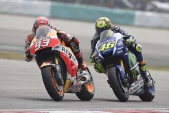 Presiden Honda Ngotot Tuding Rossi Tendang Marquez
