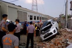 Mobil dan Motor Dihantam KA Kalijaga, Satu Tewas