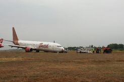 Batik Air Tergelincir di Adisutjipto, Roda Depan Patah