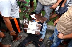 Dihajar Warga, Jambret Ini Tak Sadarkan Diri