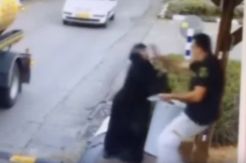 Video Wanita Palestina Tikam Tentara Israel Beredar di Internet