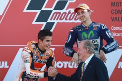 Rossi Puas, Marquez Terbukti Dukung Lorenzo Jadi Juara