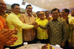 Agung Laksono Bersedia Gabung ke Kubu Ical asal...