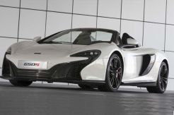 McLaren Hadirkan Mobil Bertabur Emas