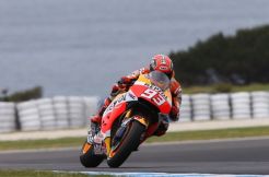 Marquez Jatuh, Rossi...