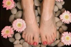 Pakai Sepatu Tertutup Picu Jamur Kuku