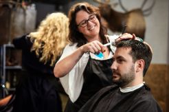 Mau Potong Rambut? 5 Hal ini Harus Anda Omongin pada Hairstylist
