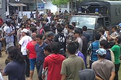 Tolak Eksekusi Lahan, Nenek 90 Tahun Hadang Eskavator