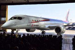Mitsubishi Sukses Lakukan Uji Coba Pesawat Pertamanya MRJ