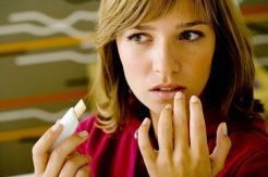 5 Trik ini Mampu Atasi Gejala Bibir Kering & Pecah-pecah