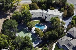 Selena Gomez Jual Rumah...