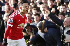 Depay Angkat United ke Puncak