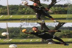 Yandri Pitoy Atau Thomas Ryan Siapa Pantas Kawal Surabaya United?