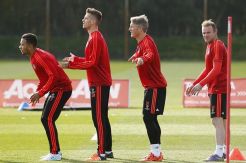 Van Gaal Lega, Rooney...