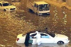 Diguyur Hujan Lebat, Qatar Dilanda Banjir
