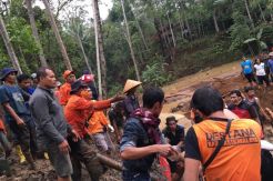 Jenazah Ujang Korban Longsor Tasikmalaya Ditemukan