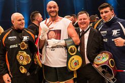 Tyson Ditunggu Pendukung di Belfast