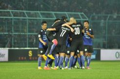 Arema Fokus Dongkrak Level di 8 Besar