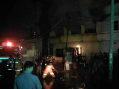 Gudang Makanan Ringan di Pasar Rau Terbakar