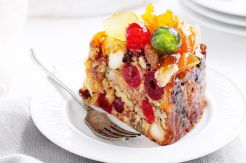 Sajian Cake Buah untuk Menyambut Hari Natal