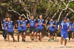 Gelandang Spanyol Pulih, Arema Genjot Fisik di Pantai