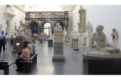 Victoria and Albert Museum Akan Pamerkan Ratusan Pakaian Dalam