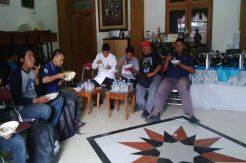 Sebelum Nyoblos Rasiyo Sarapan Soto Bareng Wartawan