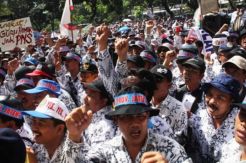 Acuhkan Larangan Menpan, Ratusan Guru Berangkat ke Jakarta