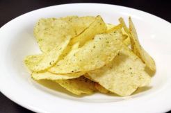 Keripik Kentang Rasa Kue Stroberi Diluncurkan untuk Hari Natal