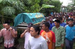 Empat Siswi SD yang Tewas Tenggelam Dimakamkan