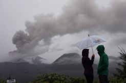 Bule Amerika: Gunung Bromo Semakin Indah dengan Kepulan Asap