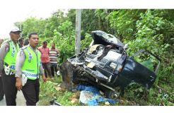 Truk Bulog Tabrak Angkot 4 Kritis, 6 Luka